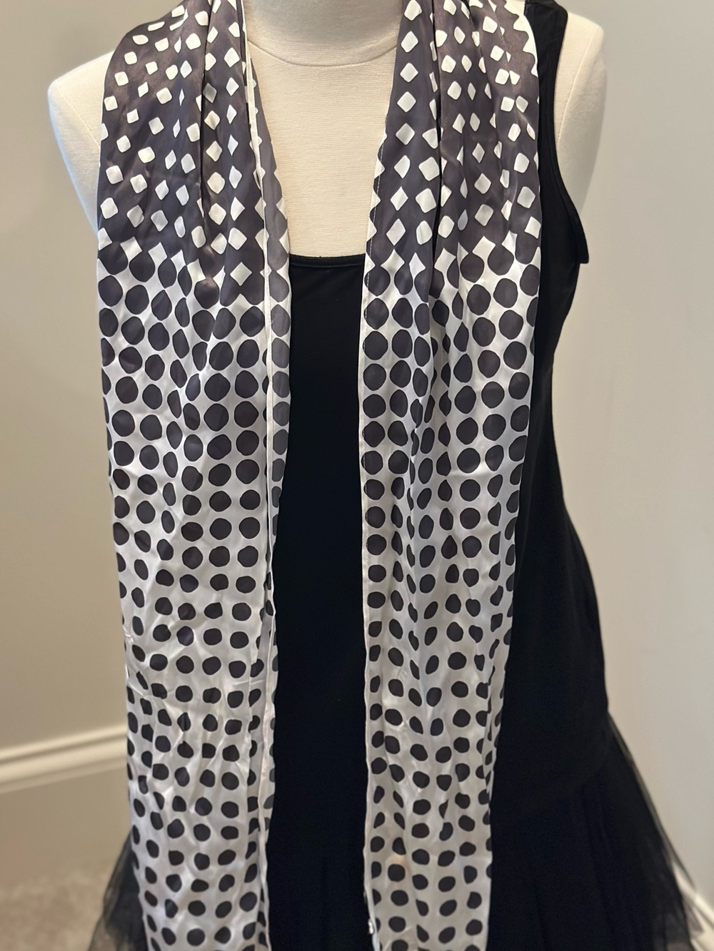 Black & White Silky Geometric Oblong Fashion Scarf